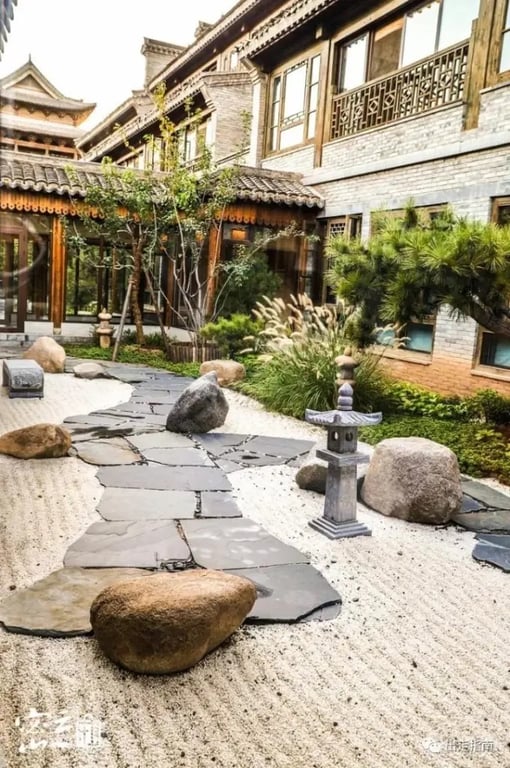 Courtyard with stepping stones and plants at Yushe
